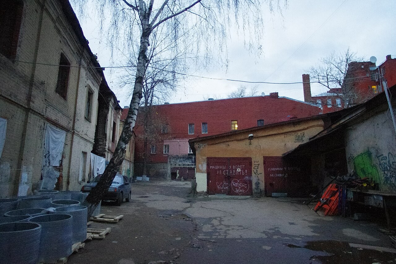 A courtyard photographed during an OpenStreetMap mapping party in Moscow.